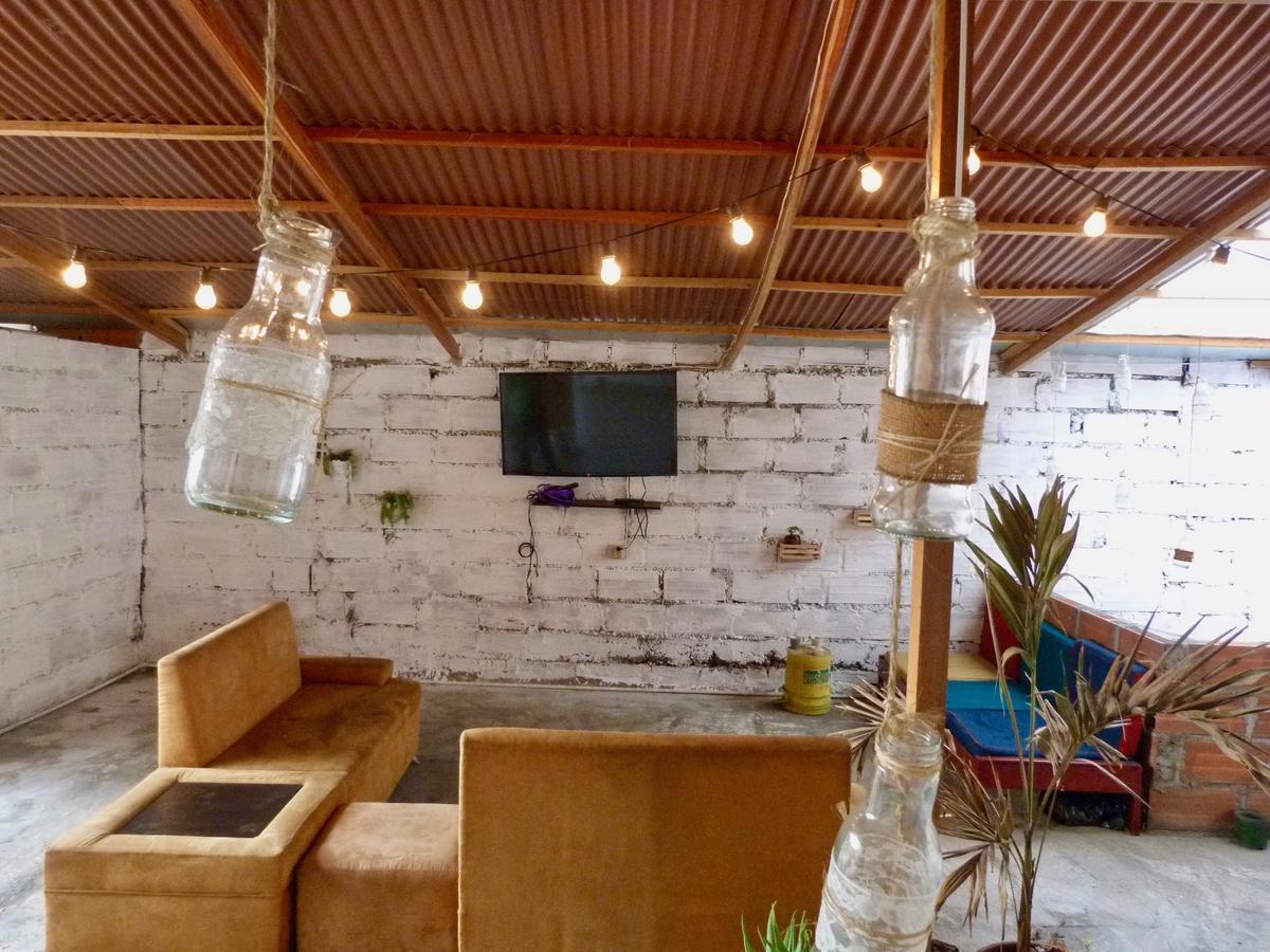 El Descanso Donde Sara Hostel Μεντεγίν Εξωτερικό φωτογραφία