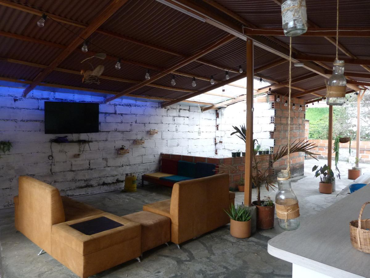 El Descanso Donde Sara Hostel Μεντεγίν Εξωτερικό φωτογραφία